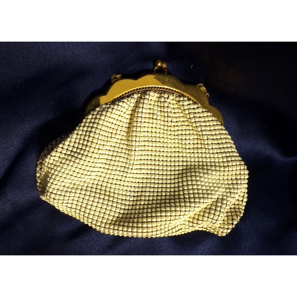 VTG WHITING‎ & DAVIS PLEATED CREAMY WHITE ENAMEL MESH WRISTLET HANDBAG PURSE